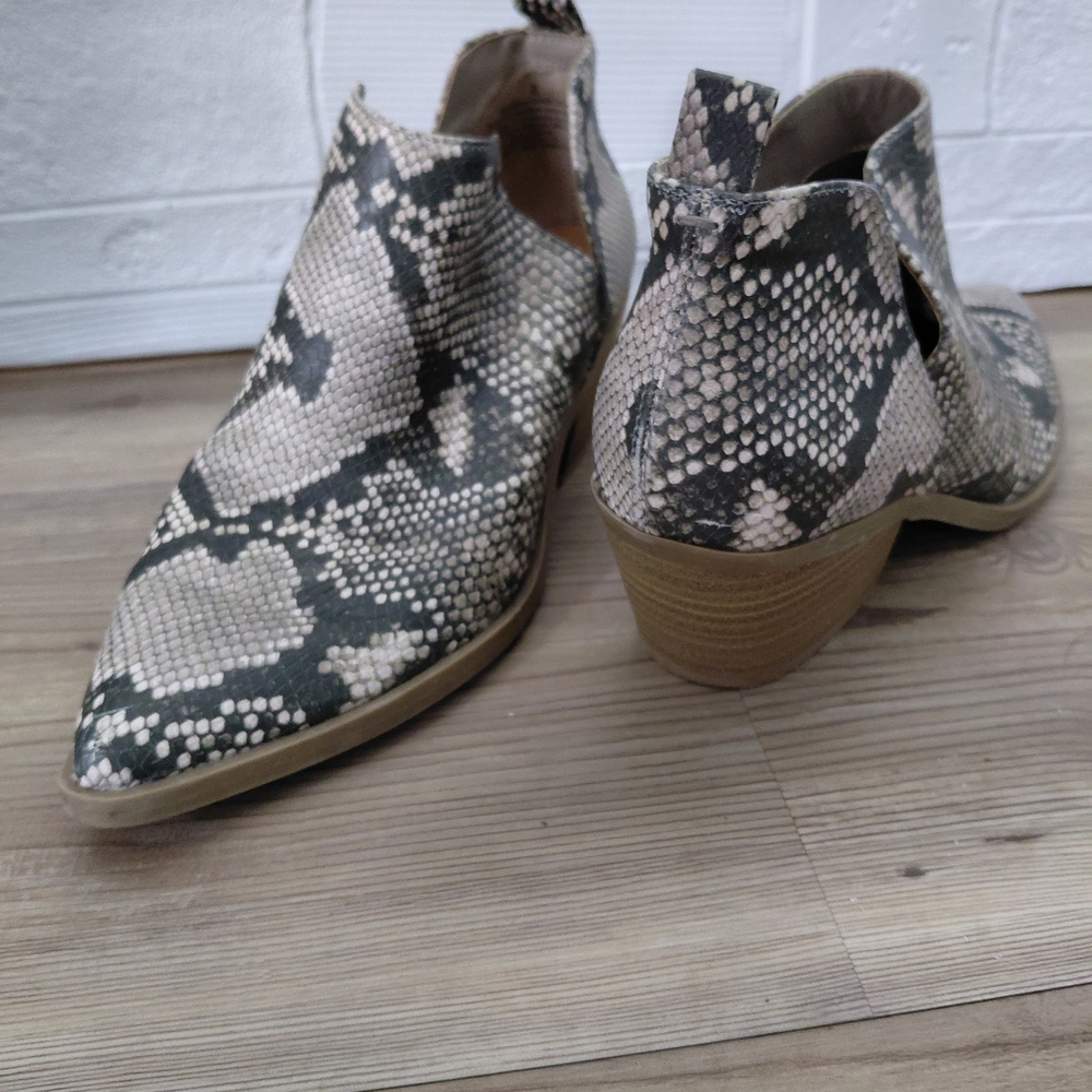Universal Thread Snakeskin Pattern Ankle Booties - Picture 2 of 4